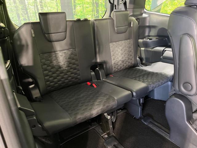 ヴォクシー S-Z 4WD 禁煙車 寒冷地仕様 純正8型ディスプレイオーディオ バックカメラ Bluetooth接続 衝突軽減装置 LEDヘッド/フォグ オートハイビーム 両側電動スライドドア 前席シートヒーター ETC(9枚目)