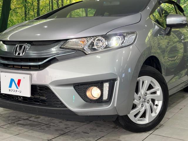 【ＬＥＤヘッドライト】悪天候や夜間走行時も良好な視界を確保し安心して運転できる高輝度ＬＥＤヘッドライトを装備！点灯速度が早く、消費電力も抑えられています。