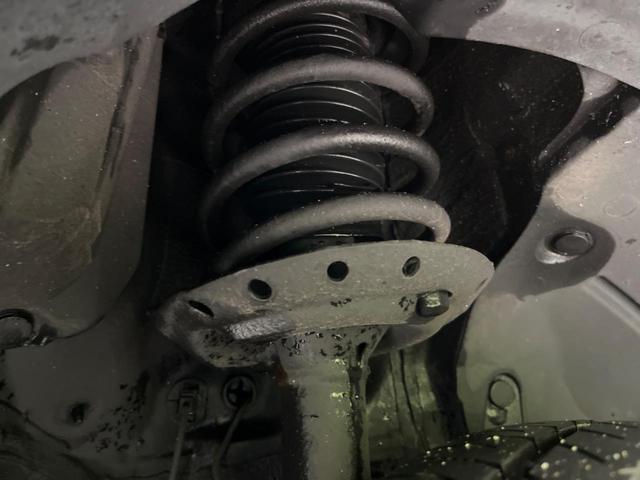 お車を安心してお乗りいただく為には、足回りの定期点検が欠かせません。サービスサポート（有償保証）では無料点検もご提供しており、安心のカーライフをお過ごしいただけるサポート体制が整っています。