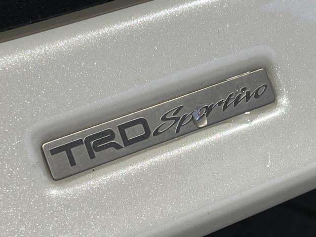 【ＴＲＤエアロ】人気のＴＲＤエアロを装備！クルマの外観がよりスタイリッシュになり、街中で存在感あふれる１台に♪将来買い替える時にもリセールに影響しやすく、価値ある人気の装備です！