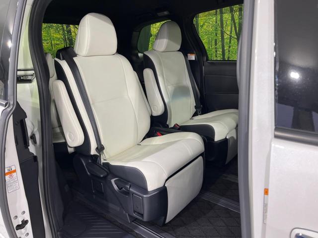 後部座席も気になるようなキズ・汚れやへたり等、大きなダメージはなく、良好な状態です。