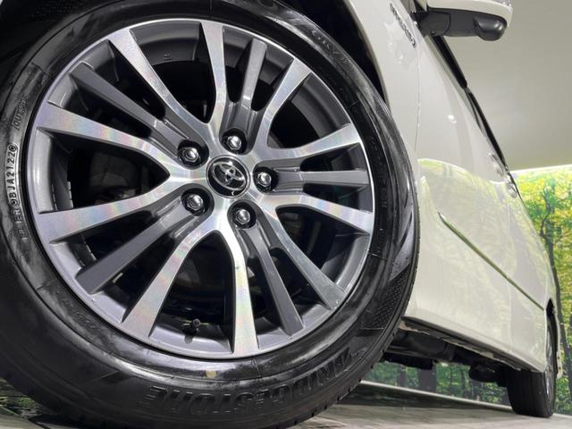 【純正１７インチアルミホイール】外観にマッチした純正アルミホイールを装着しております。各種社外アルミホイールや、スタッドレスタイヤも取扱いしております。是非ご相談ください♪