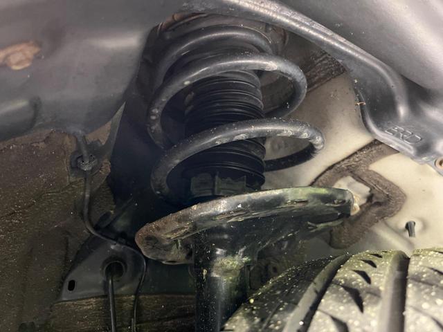 お車を安心してお乗りいただく為には、足回りの定期点検が欠かせません。サービスサポート（有償保証）では無料点検もご提供しており、安心のカーライフをお過ごしいただけるサポート体制が整っています。