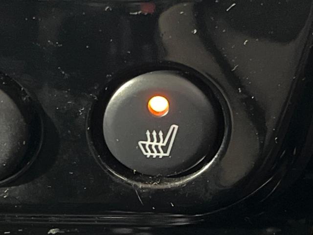 【シートヒーター】寒い日に重宝するシートヒーター！エアコンより早く温まってくれるので寒がりの人も安心ですね♪エアコンの温風は乾燥するから苦手、という方にもをおすすめです。