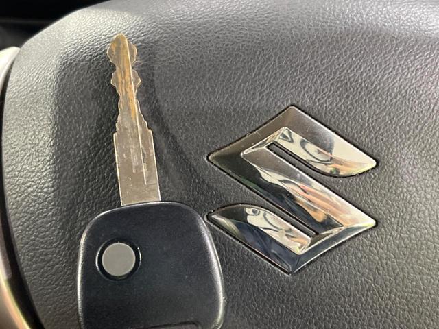 【キーレス】少し離れた場所からでもボタン一つでドアの開錠・施錠ができるのでとっても便利！ドアの鍵穴周りに傷をつけることもありません♪