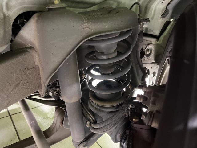 お車を安心してお乗りいただく為には、足回りの定期点検が欠かせません。サービスサポート（有償保証）では無料点検もご提供しており、安心のカーライフをお過ごしいただけるサポート体制が整っています。