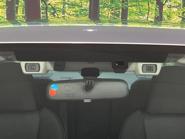 【アイサイトＶｅｒ３】前方の車両等を検知し、衝突しそうな時は警報で注意を促し、ブレーキを踏む力をサポート。ブレーキを踏めなかった場合は衝突被害軽減ブレーキが作動、衝突回避をサポートします。