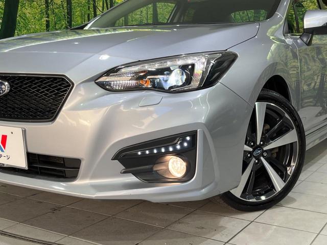 【ＬＥＤヘッドライト】悪天候や夜間走行時も良好な視界を確保し安心して運転できる高輝度ＬＥＤヘッドライトを装備！点灯速度が早く、消費電力も抑えられています。