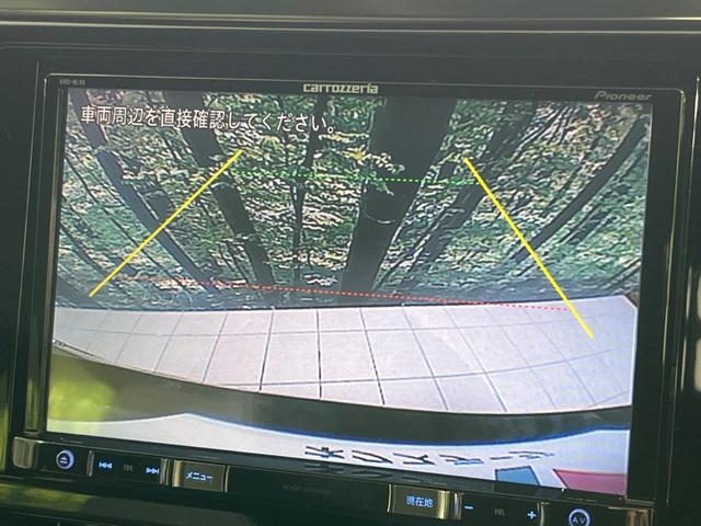 【バックカメラ】駐車時に後方がリアルタイム映像で確認できます。大型商業施設や立体駐車場での駐車時や、夜間のバック時に大活躍！運転スキルに関わらず、今や必須となった装備のひとつです！