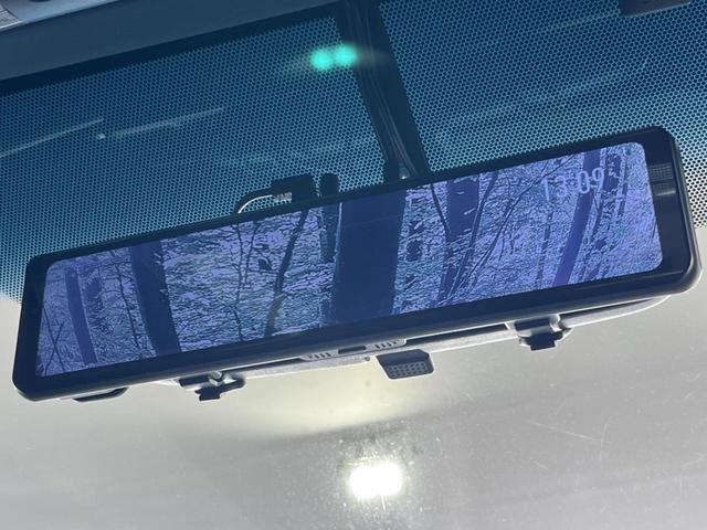 【ドライブレコーダー】安心・安全なカーライフに必須のドライブレコーダーを装備！走行中はもちろん、あおり運転や事故に遭遇した際の状況も映像で記録し、万一のリスクに備えます。