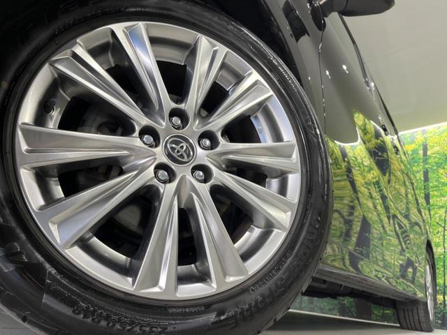 【純正１８インチアルミホイール】外観にマッチした純正アルミホイールを装着しております。各種社外アルミホイールや、スタッドレスタイヤも取扱いしております。是非ご相談ください♪