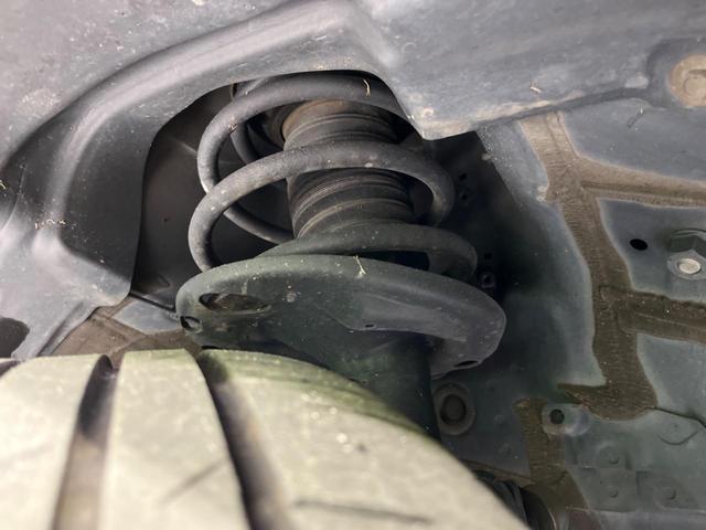 お車を安心してお乗りいただく為には、足回りの定期点検が欠かせません。サービスサポート（有償保証）では無料点検もご提供しており、安心のカーライフをお過ごしいただけるサポート体制が整っています。