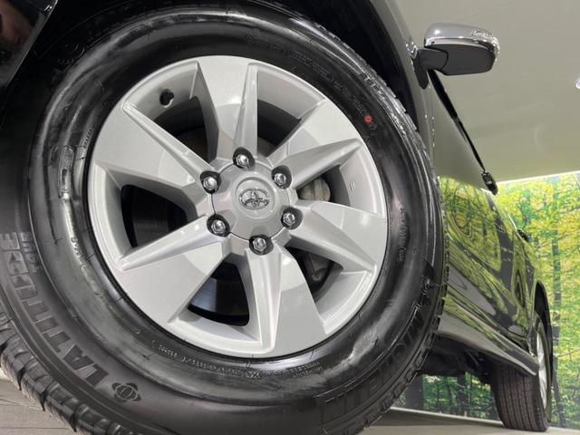 【純正１７インチアルミホイール】外観にマッチした純正アルミホイールを装着しております。各種社外アルミホイールや、スタッドレスタイヤも取扱いしております。是非ご相談ください♪