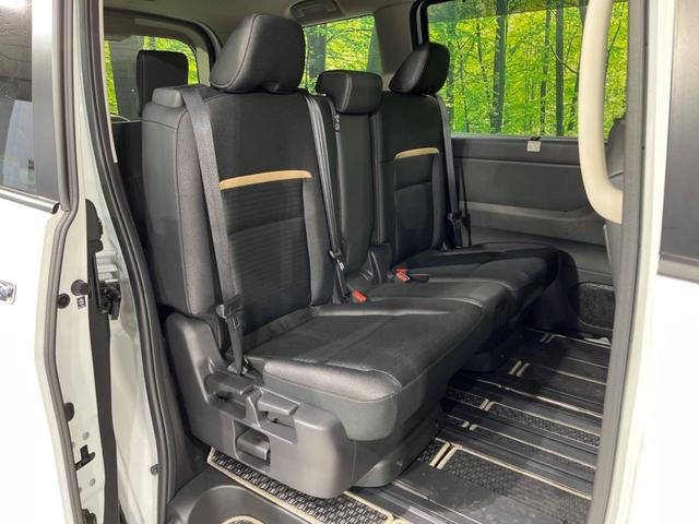 後部座席も気になるようなキズ・汚れやへたり等、大きなダメージはなく、良好な状態です。