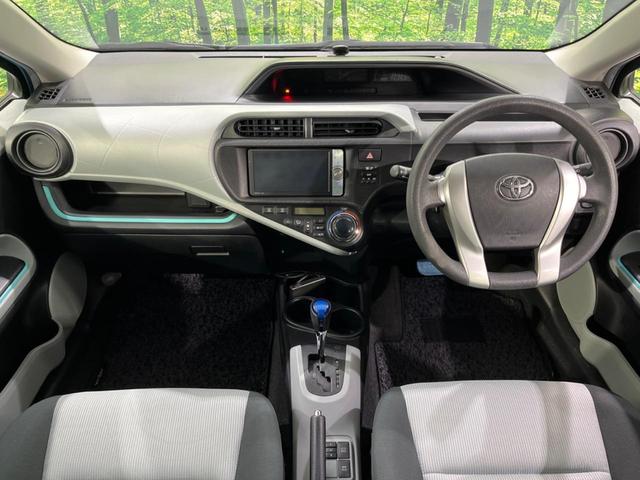 アクア Ｓ　禁煙車　純正ＳＤナビ　バックカメラ　Ｂｌｕｅｔｏｏｔｈ接続　ＣＤ／ＤＶＤ再生　地デジ　ＬＥＤヘッドライト　オートライト　前席シートヒーター　横滑り防止装置　オートエアコン　スマートキー　１４インチＡＷ（2枚目）