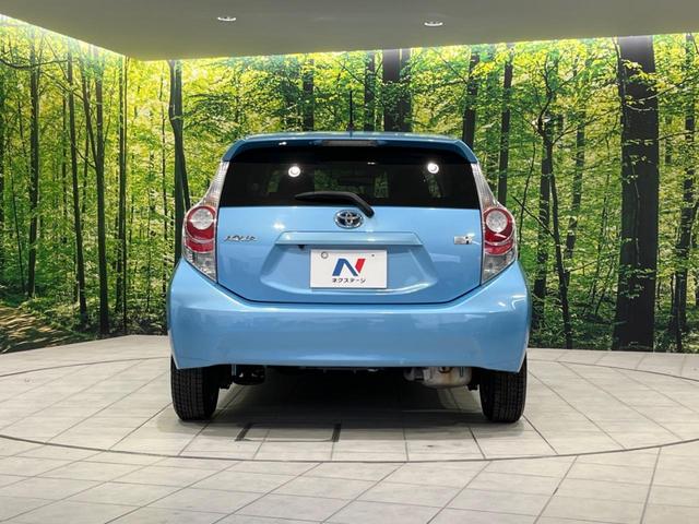 アクア Ｓ　禁煙車　純正ＳＤナビ　バックカメラ　Ｂｌｕｅｔｏｏｔｈ接続　ＣＤ／ＤＶＤ再生　地デジ　ＬＥＤヘッドライト　オートライト　前席シートヒーター　横滑り防止装置　オートエアコン　スマートキー　１４インチＡＷ（15枚目）