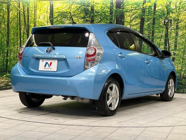 アクア Ｓ　禁煙車　純正ＳＤナビ　バックカメラ　Ｂｌｕｅｔｏｏｔｈ接続　ＣＤ／ＤＶＤ再生　地デジ　ＬＥＤヘッドライト　オートライト　前席シートヒーター　横滑り防止装置　オートエアコン　スマートキー　１４インチＡＷ（17枚目）
