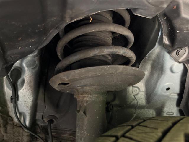 アクア Ｓ　禁煙車　純正ＳＤナビ　バックカメラ　Ｂｌｕｅｔｏｏｔｈ接続　ＣＤ／ＤＶＤ再生　地デジ　ＬＥＤヘッドライト　オートライト　前席シートヒーター　横滑り防止装置　オートエアコン　スマートキー　１４インチＡＷ（20枚目）