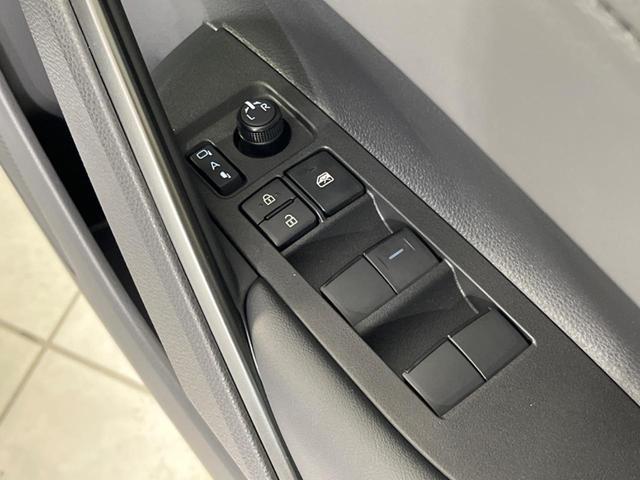 カローラクロス ハイブリッド　Ｚ　４ＷＤ　禁煙車　現行型　モデリスタエアロ　調光パノマラルーフ　純正１０．５型ナビ　全周囲カメラ　フルセグ　Ｂｌｕｅｔｏｏｔｈ接続　衝突軽減装置　ＬＥＤヘッド／フォグ　シーケンシャルターンランプ　ＥＴＣ（37枚目）