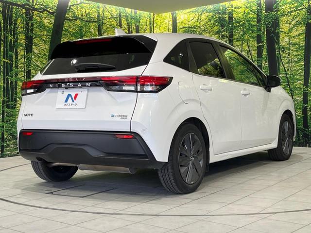 ノート Ｘ　ＦＯＵＲ　純正９型ナビ　バックカメラ　衝突軽減　禁煙車　ドラレコ　コーナーセンサー　スマートキー　オートハイビーム　車線逸脱警報　オートライト　オートエアコン　Ｂｌｕｅｔｏｏｔｈ（17枚目）