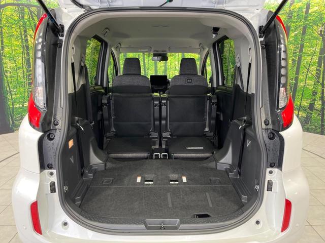 シエンタ ハイブリッドＺ　純正１０型ナビ　両側電動ドア　全周囲カメラ　衝突軽減　禁煙車　コーナーセンサー　スマートキー　ＬＥＤヘッド　ビルトインＥＴＣ　オートハイビーム　車線逸脱警報　オートライト　オートエアコン（11枚目）