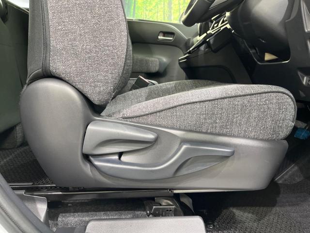 シエンタ ハイブリッドＺ　純正１０型ナビ　両側電動ドア　全周囲カメラ　衝突軽減　禁煙車　コーナーセンサー　スマートキー　ＬＥＤヘッド　ビルトインＥＴＣ　オートハイビーム　車線逸脱警報　オートライト　オートエアコン（42枚目）