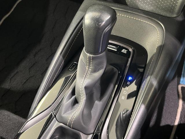 カローラツーリング ハイブリッド ダブルバイビー 4WD 衝突軽減装置 ディスプレイオーディオ バックカメラ レーダークルーズ ETC Bluetooth 合皮シート LEDヘッド オートマチックハイビーム スマートキー 革巻きステアリング(24枚目)