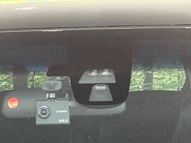 オデッセイ アブソルート・ＥＸ　前期　純正ナビ　後席モニター　７人乗　両側電動スライド　衝突軽減　禁煙車　全周囲カメラ　ＥＴＣ　Ｂｌｕｅｔｏｏｔｈ　ドラレコ　スマートキー　パワーシート　ＬＥＤヘッド　オートライト　純正１８インチＡＷ（3枚目）