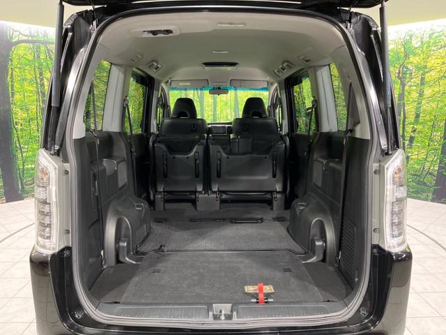 ステップワゴンスパーダ Z クールスピリット 4WD 両側電動 後席モニター 純正SDナビ バックカメラ ETC クルーズコントロール HIDヘッド 電動格納ミラー オートライト スマートキー アイドリングストップ 横滑り防止(11枚目)