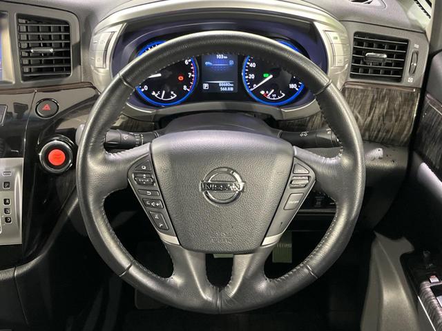 エルグランド 250ハイウェイスタープレミアム 4WD 両側電動 メーカーナビ 全周囲カメラ 禁煙車 電動リアゲート レザーシート スマートキー LEDヘッド ビルトインETC クルコン 純正18インチAW オートライト デュアルエアコン(12枚目)