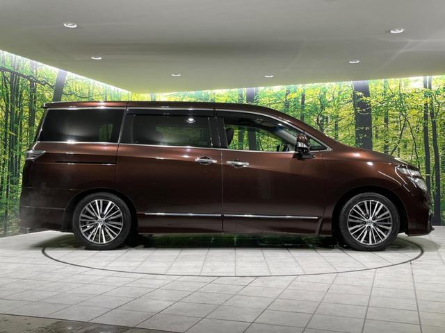 エルグランド 250ハイウェイスタープレミアム 4WD 両側電動 メーカーナビ 全周囲カメラ 禁煙車 電動リアゲート レザーシート スマートキー LEDヘッド ビルトインETC クルコン 純正18インチAW オートライト デュアルエアコン(30枚目)