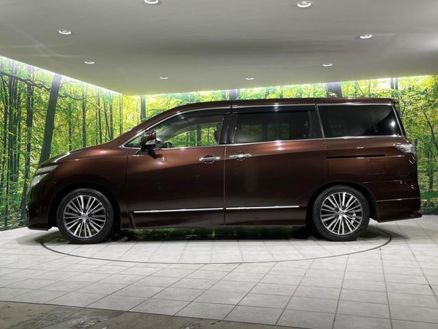 エルグランド 250ハイウェイスタープレミアム 4WD 両側電動 メーカーナビ 全周囲カメラ 禁煙車 電動リアゲート レザーシート スマートキー LEDヘッド ビルトインETC クルコン 純正18インチAW オートライト デュアルエアコン(31枚目)