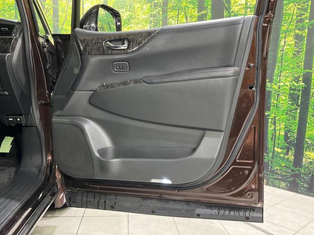 エルグランド 250ハイウェイスタープレミアム 4WD 両側電動 メーカーナビ 全周囲カメラ 禁煙車 電動リアゲート レザーシート スマートキー LEDヘッド ビルトインETC クルコン 純正18インチAW オートライト デュアルエアコン(35枚目)