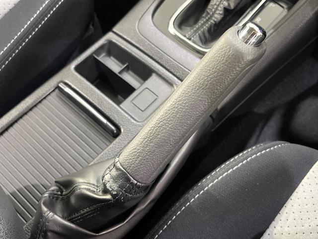 ＸＶハイブリッド ２．０ｉ－Ｌ　４ＷＤ　寒冷地仕様　ＳＤナビ　バックカメラ　禁煙車　ビルトインＥＴＣ　スマートキー　ＨＩＤヘッド　クルコン　純正１７インチＡＷ　オートハイビーム　オートライト　デュアルエアコン（44枚目）