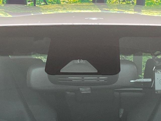 ヤリス Ｘ　４ＷＤ　寒冷地仕様　純正ディスプレイオーデイオ　衝突被害軽減　レーダークルーズ　禁煙車　ドラレコ　コーナーセンサー　スマートキー　ＥＴＣ　オートライト　Ｂｌｕｅｔｏｏｔｈ（4枚目）