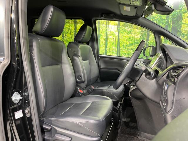 エスクァイア ハイブリッドＧｉ　両側電動　純正９型ナビ　バックカメラ　衝突軽減装置　禁煙車　リアオートエアコン　前席シートヒーター　ＥＴＣ　フルセグ　Ｂｌｕｅｔｏｏｔｈ　スマートキー　黒合皮シート　ＬＥＤヘッド　クルコン（7枚目）