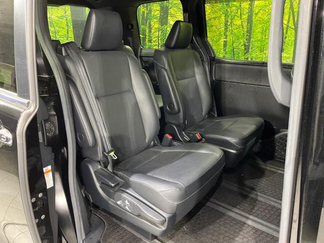 エスクァイア ハイブリッドＧｉ　両側電動　純正９型ナビ　バックカメラ　衝突軽減装置　禁煙車　リアオートエアコン　前席シートヒーター　ＥＴＣ　フルセグ　Ｂｌｕｅｔｏｏｔｈ　スマートキー　黒合皮シート　ＬＥＤヘッド　クルコン（8枚目）