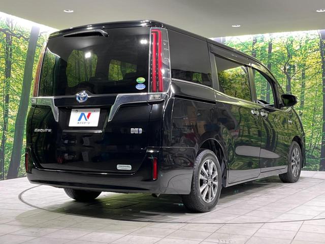 エスクァイア ハイブリッドＧｉ　両側電動　純正９型ナビ　バックカメラ　衝突軽減装置　禁煙車　リアオートエアコン　前席シートヒーター　ＥＴＣ　フルセグ　Ｂｌｕｅｔｏｏｔｈ　スマートキー　黒合皮シート　ＬＥＤヘッド　クルコン（17枚目）