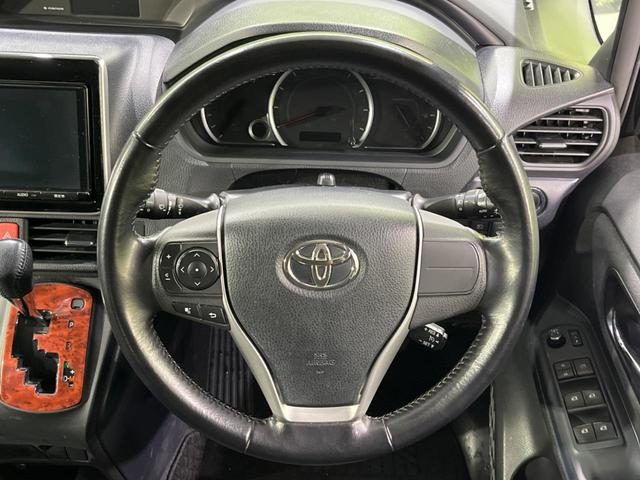 ヴォクシー Ｖ　４ＷＤ　寒冷地仕様　純正９型ナビ　バックカメラ　衝突被害軽減　禁煙車　スマートキー　ＬＥＤヘッド　電動スライドドア　ＥＴＣ　クルコン　オートマチックハイビーム　デュアルエアコン　リアエアコン（11枚目）