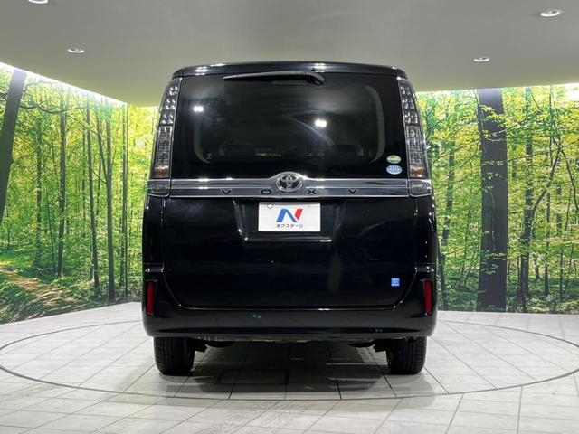 ヴォクシー Ｖ　４ＷＤ　寒冷地仕様　純正９型ナビ　バックカメラ　衝突被害軽減　禁煙車　スマートキー　ＬＥＤヘッド　電動スライドドア　ＥＴＣ　クルコン　オートマチックハイビーム　デュアルエアコン　リアエアコン（15枚目）