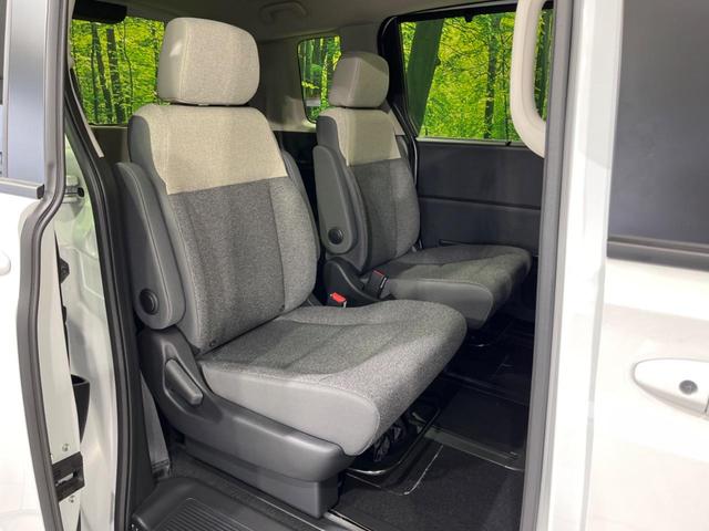 フリード エアー　４ＷＤ　両側電動スライド　衝突軽減装置　禁煙車　純正８型ナビ　レーダークルーズ　デアイサー　バックカメラ　Ｂｌｕｅｔｏｏｔｈ　前席シートヒーター　ＬＥＤヘッド　コーナーセンサー　車線逸脱警報（8枚目）