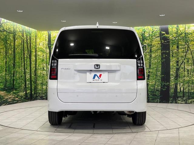 フリード エアー　４ＷＤ　両側電動スライド　衝突軽減装置　禁煙車　純正８型ナビ　レーダークルーズ　デアイサー　バックカメラ　Ｂｌｕｅｔｏｏｔｈ　前席シートヒーター　ＬＥＤヘッド　コーナーセンサー　車線逸脱警報（15枚目）