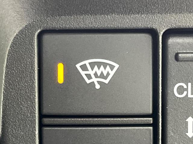 フリード エアー　４ＷＤ　両側電動スライド　衝突軽減装置　禁煙車　純正８型ナビ　レーダークルーズ　デアイサー　バックカメラ　Ｂｌｕｅｔｏｏｔｈ　前席シートヒーター　ＬＥＤヘッド　コーナーセンサー　車線逸脱警報（41枚目）