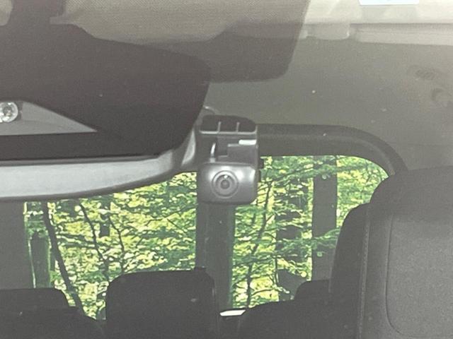 セレナ ｅ－パワー　ハイウェイスターＶ　純正９型ナビ　両側電動　バックカメラ　衝突被害軽減　レーダークルーズ　禁煙車　ドラレコ　コーナーセンサー　スマートキー　ＬＥＤヘッド　ビルトインＥＴＣ　純正１６インチＡＷ　車線逸脱警報　オートライト（26枚目）