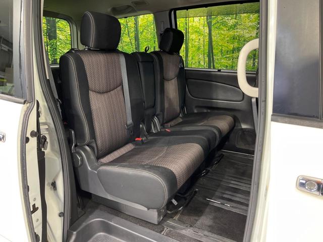 セレナ ハイウェイスター　Ｓ－ハイブリッド　後席モニター　両側電動　ＳＤナビ　バックカメラ　衝突軽減装置　Ｂｌｕｅｔｏｏｔｈ　ＬＥＤヘッド　クルコン　フォグライト　革巻きステアリング　オートライト　スマートキー　純正１６インチＡＷ（8枚目）