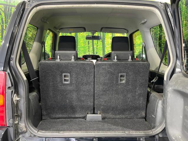 ���i�̂���������ʋ΁A���}���ɏ\���ȉ׎��X�y�[�X���m�ۂ��Ă���܂��B�Z�J���h�V�[�g��|���ƁA�傫�ȉו��̐ύڂ��\�ł���