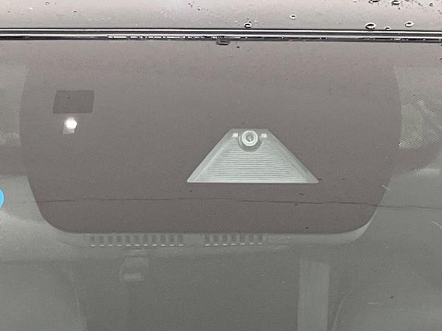 �y�X�}�[�g�u���[�L�T�|�[�g�z���s���ɑO���̎ԗ�����F�����A�Փ˂������Ȏ��͌x��ƃu���[�L�ŏՓˉ���Ɣ�Q�y�����A�V�X�g�B�����S�Ƀh���C�u�����y���݂��������܂��B