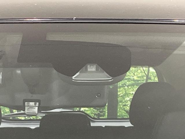 �y�C���e���W�F���g�G�}�[�W�F���V�[�u���[�L�z�t�����g�J�����őO���̎ԗ�����s�҂����m�B�Փ˂������Ȏ��͏Փ˔�Q�y���u���[�L���쓮�A�Փˉ�����T�|�[�g�B�����S�Ƀh���C�u�����y���݂��������܂��B