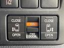 ヴォクシー ＺＳ　煌ＩＩＩ　フリップダウンモニター　純正１０型ナビ　両側電動ドア　衝突軽減装置　バックカメラ　禁煙車　クルコン　ＥＴＣ　オートエアコン　スマートキー　Ｂｌｕｅｔｏｏｔｈ再生　フルセグ　ＬＥＤヘッドライト（6枚目）