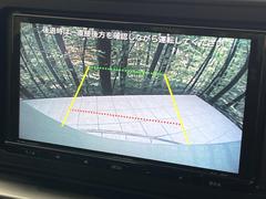 【バックカメラ】駐車時に後方がリアルタイム映像で確認できます。大型商業施設や立体駐車場での駐車時や、夜間のバック時に大活躍！運転スキルに関わらず、今や必須となった装備のひとつです！ 5